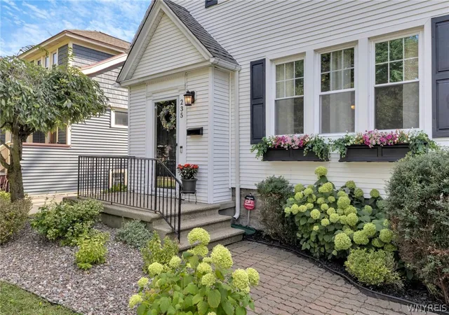 Photo 3 of Single family home for sale at 235 Potters Rd, Buffalo, NY 14220 | MLS# B1712452 | Listing updated on 2026-09-11