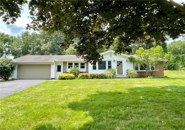 Photo 1 of Single family home for sale at 10 Pine Hl Dr, Pittsford, NY 14534 | MLS# R1713076 | Listing updated on 2026-09-09