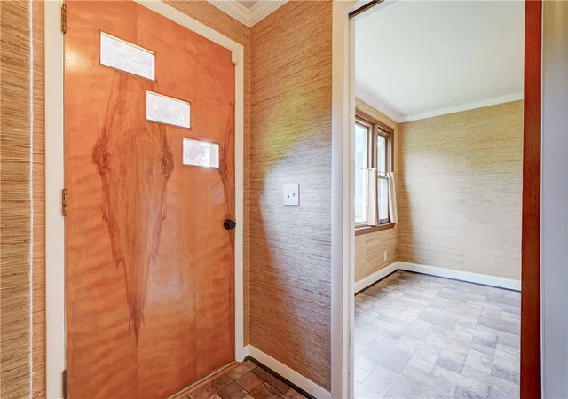 Photo 2 of Single family home for sale at 10 Pine Hl Dr, Pittsford, NY 14534 | MLS# R1713076 | Listing updated on 2026-09-09