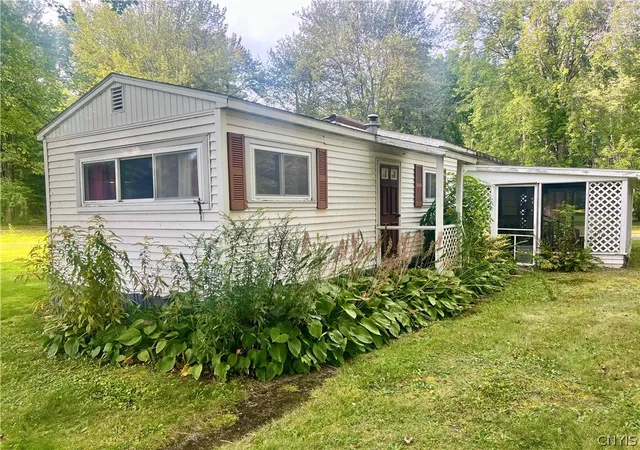 Photo 3 of Manufactured home for sale at 91 North St, Cleveland, NY 13042 | MLS# S1713114 | Listing updated on 2026-09-11