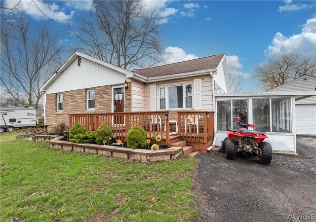 Photo 3 of Single family home for sale at 6795 Nash Rd, North Tonawanda, NY 14120 | MLS# B1711286 | Listing updated on 2026-09-09