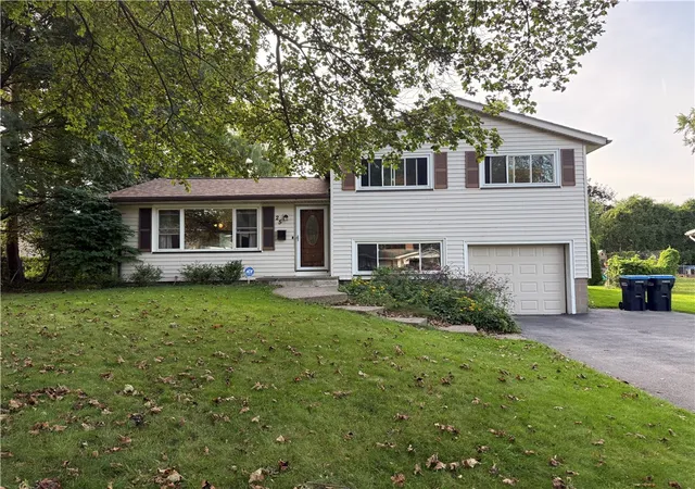 Photo 3 of Single family home for sale at 25 Helenwood Rd, Rochester, NY 14616 | MLS# R1712991 | Listing updated on 2026-09-13