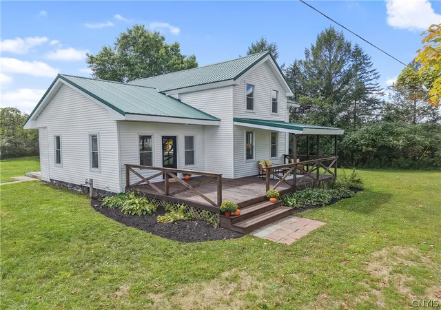 Photo 3 of Single family home for sale at 211 Harris Hl Rd, Fulton, NY 13069 | MLS# S1713181 | Listing updated on 2026-09-13