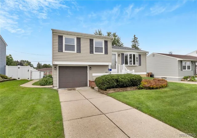Photo 2 of Single family home for sale at 35 Autumnwood Dr, Buffalo, NY 14227 | MLS# B1713149 | Listing updated on 2026-09-14