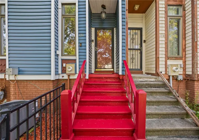 Photo 3 of Townhouse for sale at 124 Adams St, Rochester, NY 14608 | MLS# R1712619 | Listing updated on 2026-09-12