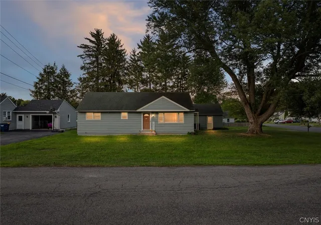 Photo 1 of Sale Pending at 117 Robinhood Ln, Camillus, NY 13031 | MLS# S1711681 | Listing updated on 2026-09-13