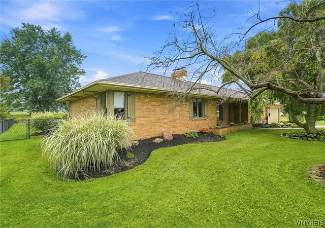 Photo 3 of Single family home for sale at 2192 Youngstown Lockport Rd, Ransomville, NY 14131 | MLS# B1710162 | Listing updated on 2026-09-12