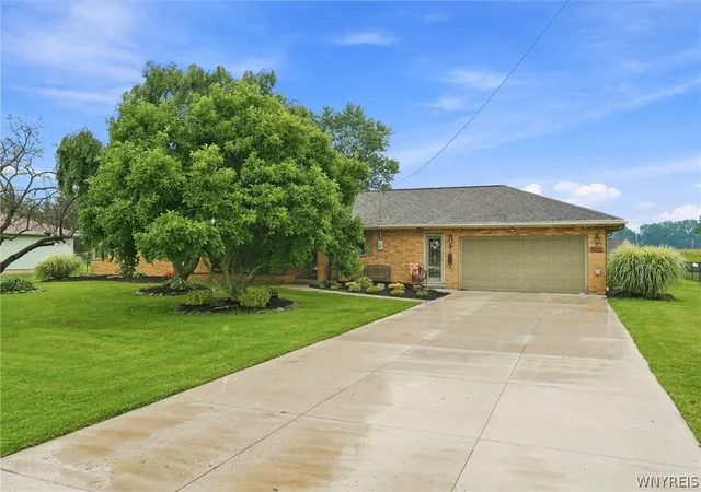 Photo 4 of Single family home for sale at 2192 Youngstown Lockport Rd, Ransomville, NY 14131 | MLS# B1710162 | Listing updated on 2026-09-12