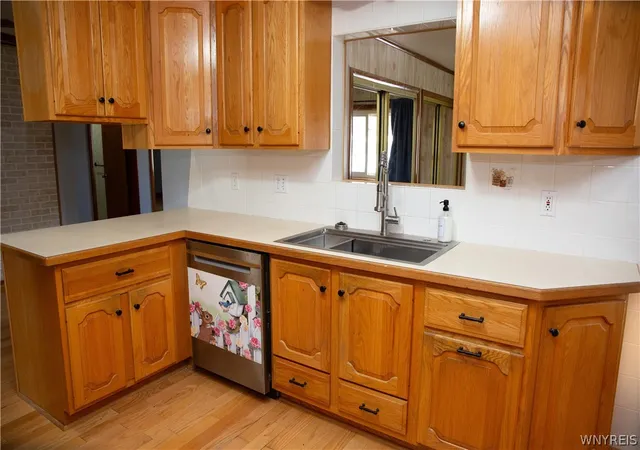 Photo 4 of Single family home for sale at 4270 Salem Dr, Buffalo, NY 14219 | MLS# B1713042 | Listing updated on 2026-09-13