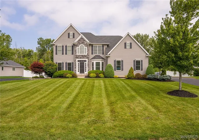 Photo 3 of Sale Pending at 51 Golden Crescent Way, Orchard Park, NY 14127 | MLS# B1711816 | Listing updated on 2026-09-14