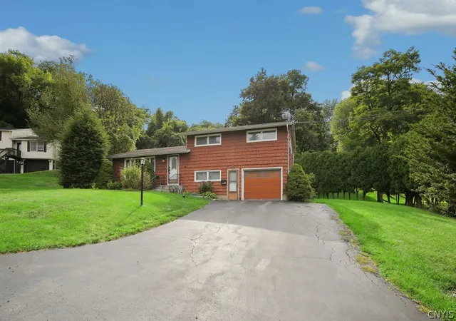Single family home for sale at 100 Oakridge Cir, Syracuse, NY 13209 | MLS# S1713305