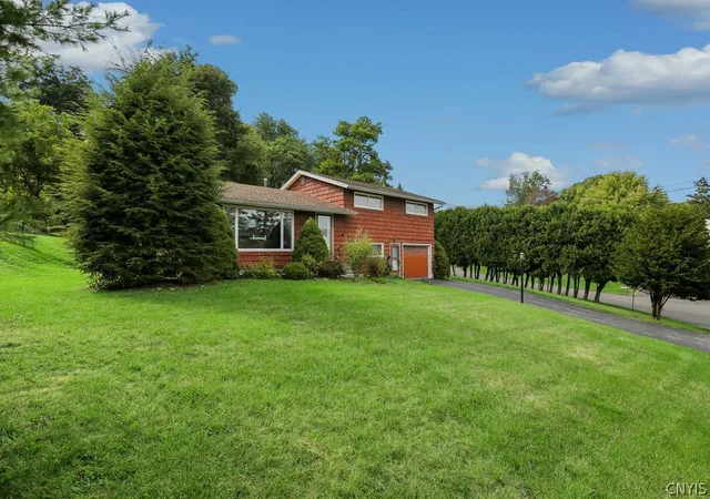 Photo 2 of Single family home for sale at 100 Oakridge Cir, Syracuse, NY 13209 | MLS# S1713305 | Listing updated on 2026-09-14