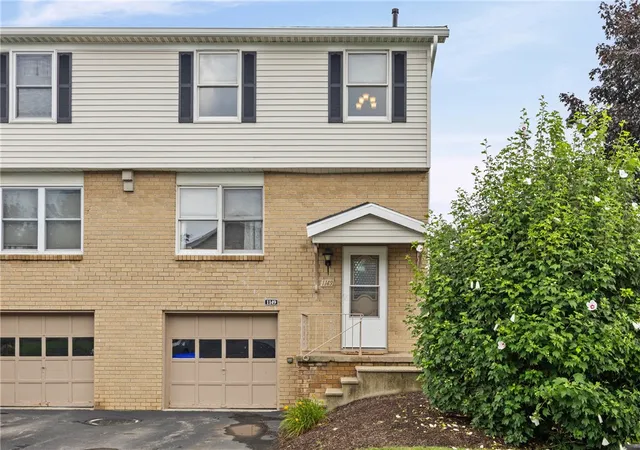 Photo 1 of Sale Pending at 1149 Hampton Dr, Victor, NY 14564 | MLS# R1713302 | Listing updated on 2026-09-16