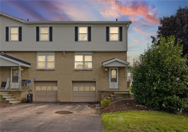 Photo 2 of Sale Pending at 1149 Hampton Dr, Victor, NY 14564 | MLS# R1713302 | Listing updated on 2026-09-16