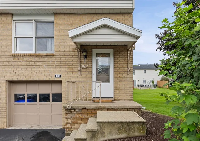 Photo 3 of Sale Pending at 1149 Hampton Dr, Victor, NY 14564 | MLS# R1713302 | Listing updated on 2026-09-16