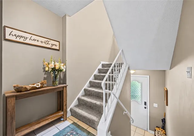 Photo 4 of Sale Pending at 1149 Hampton Dr, Victor, NY 14564 | MLS# R1713302 | Listing updated on 2026-09-16