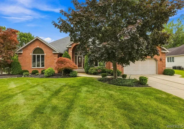 Photo 1 of Sale Pending at 4409 Autumn Ln, Lewiston, NY 14092 | MLS# B1712769 | Listing updated on 2026-09-11