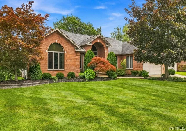 Photo 2 of Sale Pending at 4409 Autumn Ln, Lewiston, NY 14092 | MLS# B1712769 | Listing updated on 2026-09-11