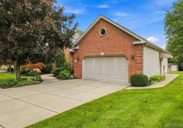 Photo 3 of Sale Pending at 4409 Autumn Ln, Lewiston, NY 14092 | MLS# B1712769 | Listing updated on 2026-09-11