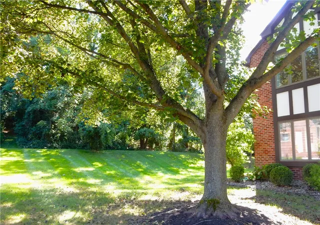 Photo 3 of Sale Pending at 43 Cambridge Ct, Fairport, NY 14450 | MLS# R1713329 | Listing updated on 2026-09-14