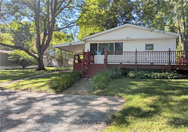 Photo 3 of Manufactured home for sale at 8 Gwyn Ln, Bloomfield, NY 14469 | MLS# R1712785 | Listing updated on 2026-09-15