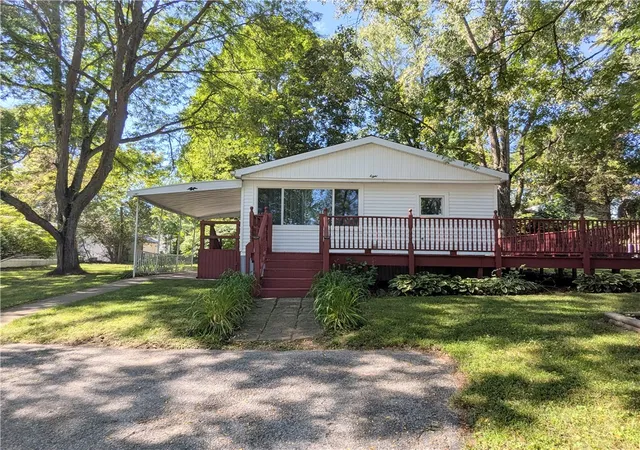 Photo 3 of Manufactured home for sale at 8 Gwyn Ln, Bloomfield, NY 14469 | MLS# R1712785 | Listing updated on 2026-09-15