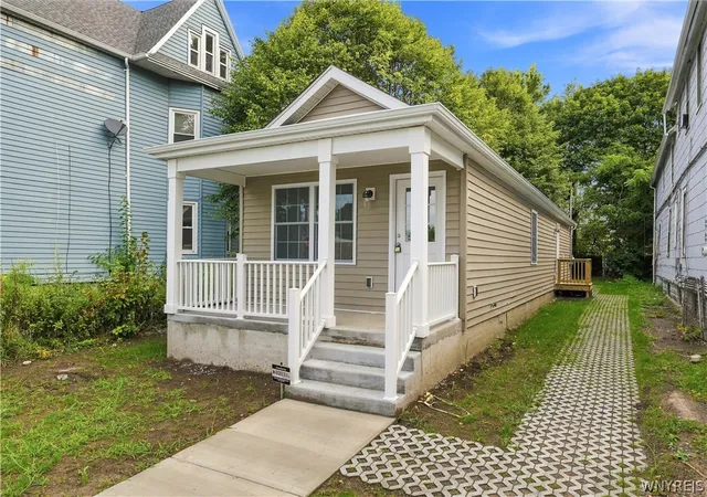 Photo 2 of Single family home for sale at 911 Columbus Pkwy, Buffalo, NY 14213 | MLS# B1711833 | Listing updated on 2026-09-09