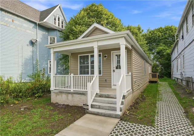 Photo 3 of Single family home for sale at 911 Columbus Pkwy, Buffalo, NY 14213 | MLS# B1711833 | Listing updated on 2026-09-09