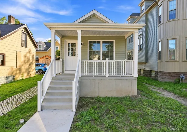 Photo 1 of Single family home for sale at 253 East St, Buffalo, NY 14207 | MLS# B1711822 | Listing updated on 2026-09-09