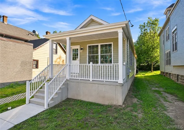 Photo 2 of Single family home for sale at 253 East St, Buffalo, NY 14207 | MLS# B1711822 | Listing updated on 2026-09-09