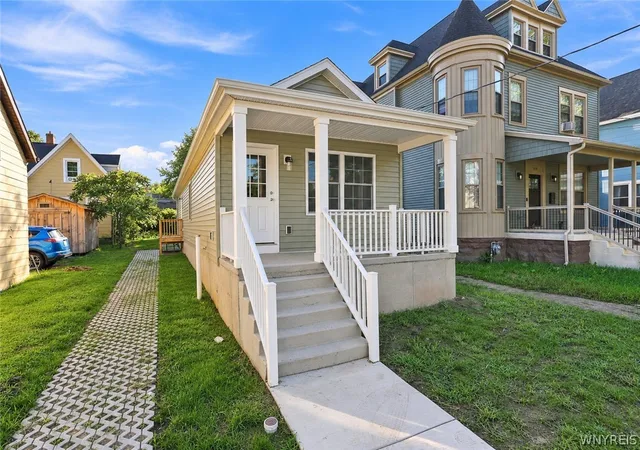 Photo 3 of Single family home for sale at 253 East St, Buffalo, NY 14207 | MLS# B1711822 | Listing updated on 2026-09-09