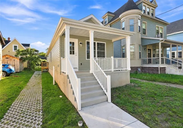 Photo 4 of Single family home for sale at 253 East St, Buffalo, NY 14207 | MLS# B1711822 | Listing updated on 2026-09-09