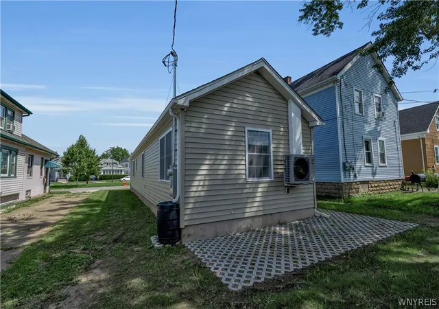 Photo 3 of Single family home for sale at 143 Lasalle Ave, Buffalo, NY 14214 | MLS# B1711287 | Listing updated on 2026-09-09