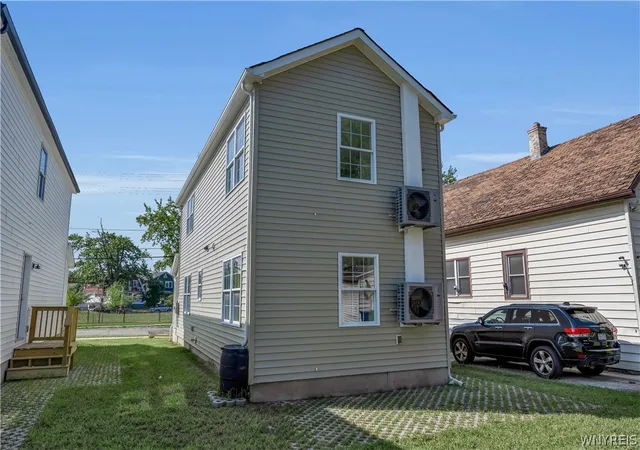 Photo 3 of Single family home for sale at 762 E Amherst St, Buffalo, NY 14215 | MLS# B1711266 | Listing updated on 2026-09-09