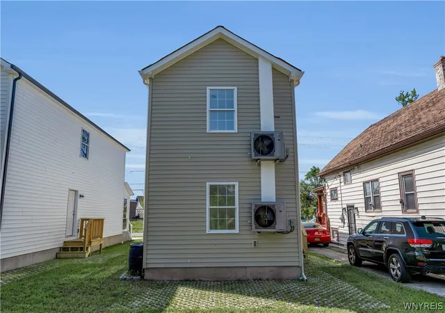 Photo 4 of Single family home for sale at 762 E Amherst St, Buffalo, NY 14215 | MLS# B1711266 | Listing updated on 2026-09-09