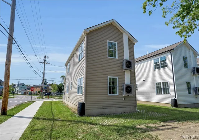Photo 3 of Single family home for sale at 766 E Amherst St, Buffalo, NY 14215 | MLS# B1711269 | Listing updated on 2026-09-12