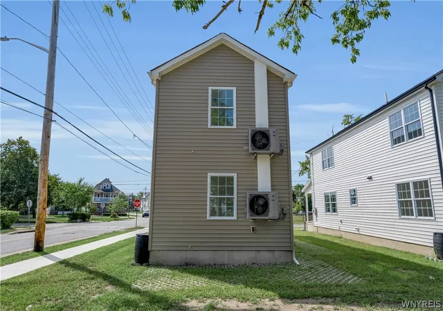 Photo 4 of Single family home for sale at 766 E Amherst St, Buffalo, NY 14215 | MLS# B1711269 | Listing updated on 2026-09-12