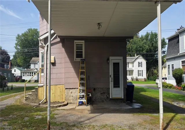 Photo 3 of Single family home for sale at 3579 Ransomville Rd, Ransomville, NY 14131 | MLS# B1713146 | Listing updated on 2026-09-10