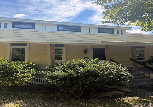 Photo 3 of Single family home for sale at 1850 E Lake Rd, Skaneateles, NY 13152 | MLS# S1713380 | Listing updated on 2026-09-14