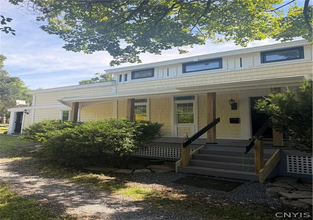 Photo 3 of Single family home for sale at 1850 E Lake Rd, Skaneateles, NY 13152 | MLS# S1713380 | Listing updated on 2026-09-14