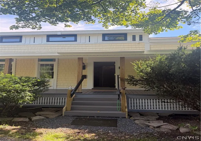 Photo 4 of Single family home for sale at 1850 E Lake Rd, Skaneateles, NY 13152 | MLS# S1713380 | Listing updated on 2026-09-14