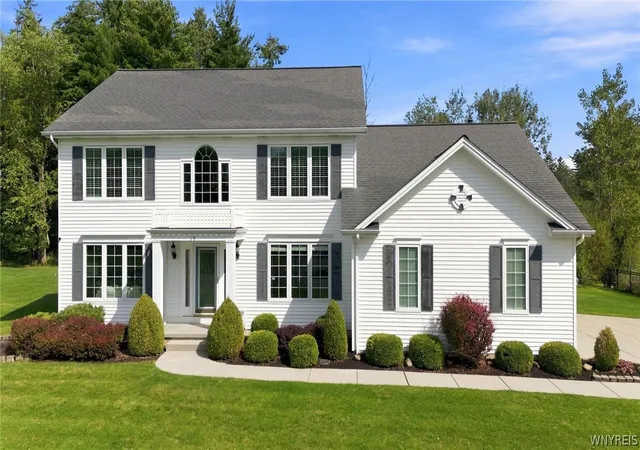 Photo 1 of Sale Pending at 19 Ponderosa Ct, Orchard Park, NY 14127 | MLS# B1712356 | Listing updated on 2026-09-10