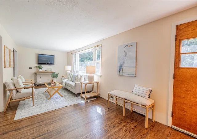 Photo 3 of Single family home for sale at 10 Scenic View Dr, Rochester, NY 14622 | MLS# R1712875 | Listing updated on 2026-09-12