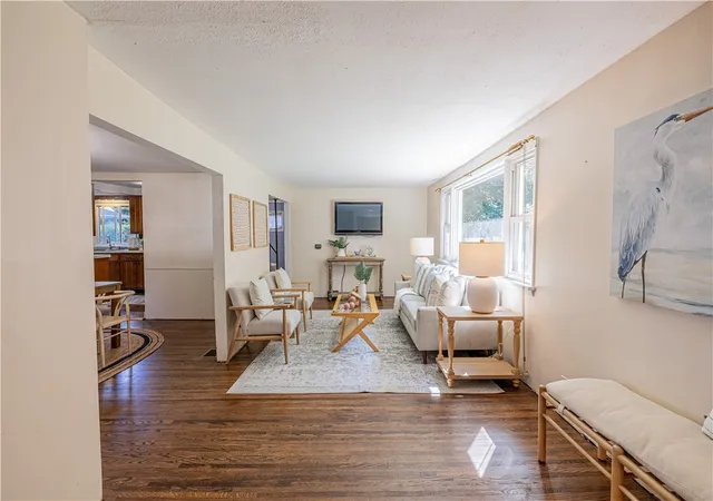 Photo 3 of Single family home for sale at 10 Scenic View Dr, Rochester, NY 14622 | MLS# R1712875 | Listing updated on 2026-09-12