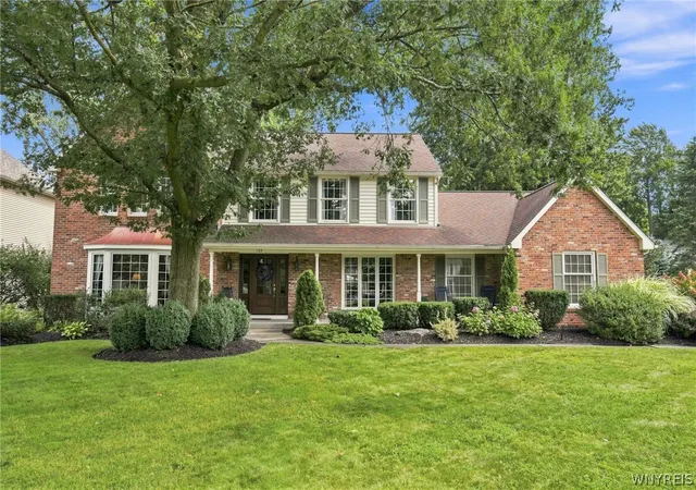 Photo 3 of Single family home for sale at 135 Brandywine Dr, Buffalo, NY 14221 | MLS# B1712504 | Listing updated on 2026-09-09