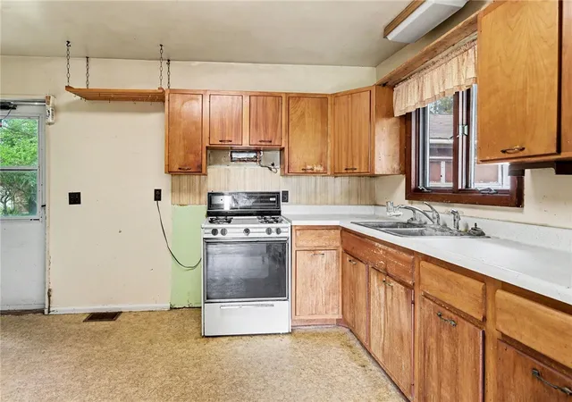 Photo 4 of Sale Pending at 564 Co Rd 26, Newark, NY 14513 | MLS# R1713473 | Listing updated on 2026-09-14