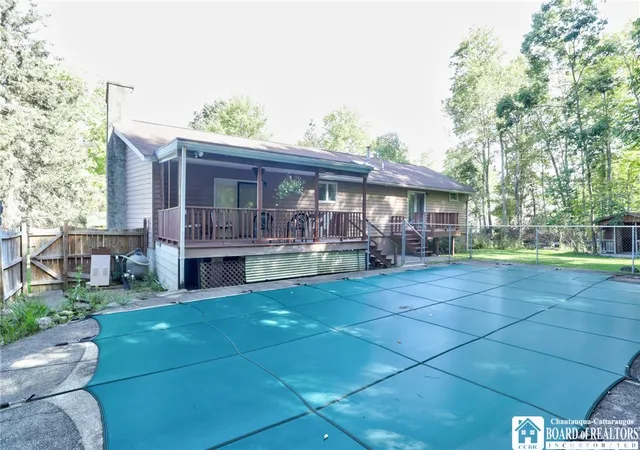 Photo 3 of Single family home for sale at 264 Ivy St, Jamestown, NY 14701 | MLS# R1707333 | Listing updated on 2026-09-09