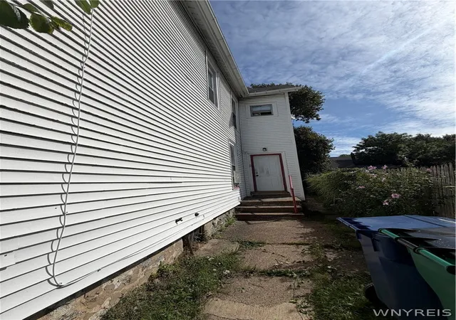 Photo 3 of Multi family home for sale at 209 Grant St, Buffalo, NY 14213 | MLS# B1712534 | Listing updated on 2026-09-13