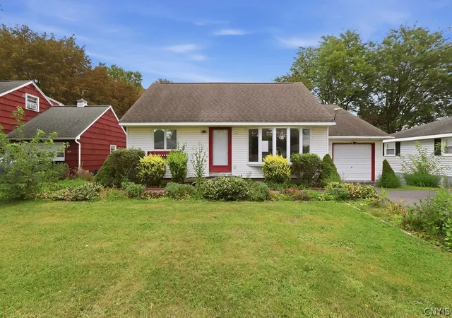 Photo 2 of Single family home for sale at 109 Manor Dr, East Syracuse, NY 13057 | MLS# S1709934 | Listing updated on 2026-09-10