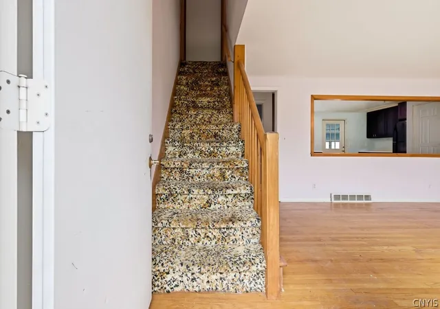 Photo 3 of Single family home for sale at 109 Manor Dr, East Syracuse, NY 13057 | MLS# S1709934 | Listing updated on 2026-09-10